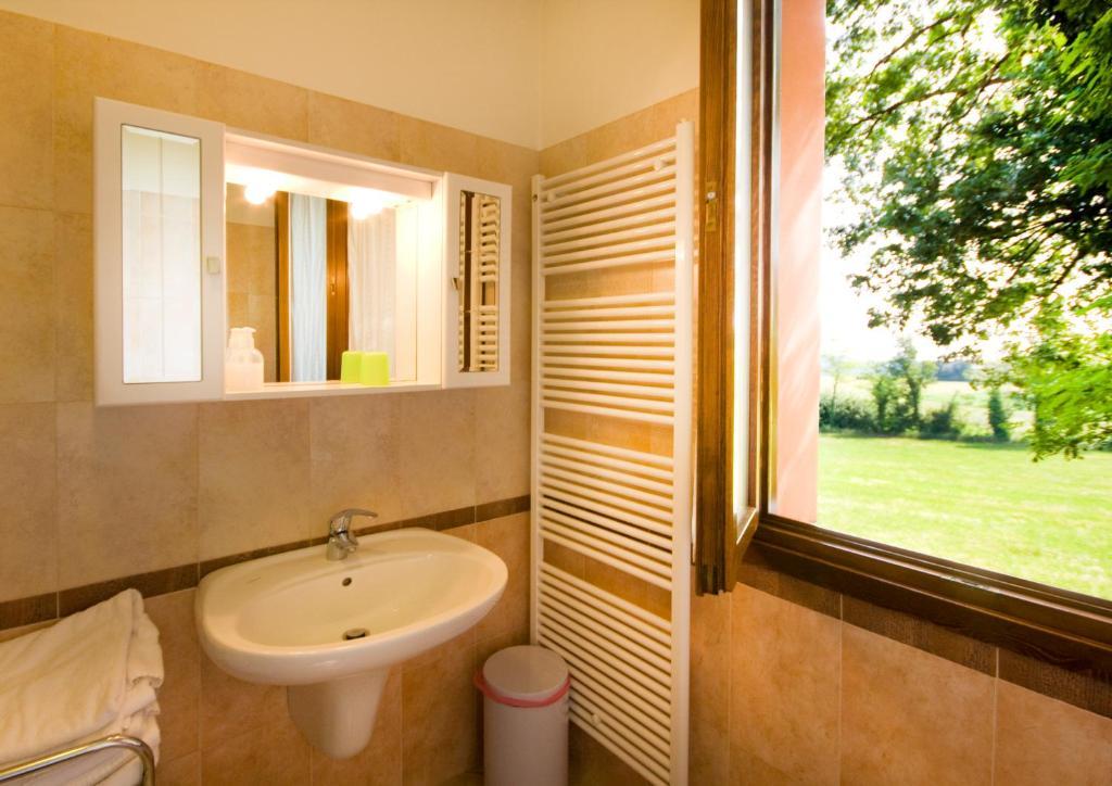 Agriturismo Cascina Roveri Monzambano Rum bild